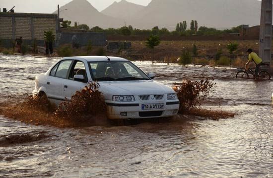 احتمال آب‌گرفتگی و سیلابی شدن جاده‌های سمنان در ۲ روز آینده