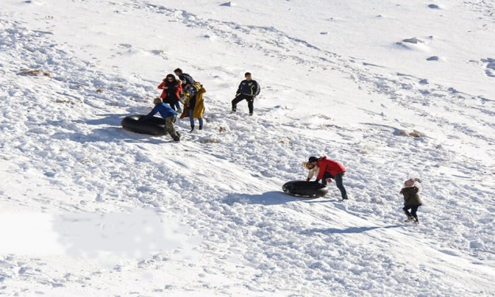 گزارش تصویری از تفریحات مردم بعد از اولین برف زمستانی