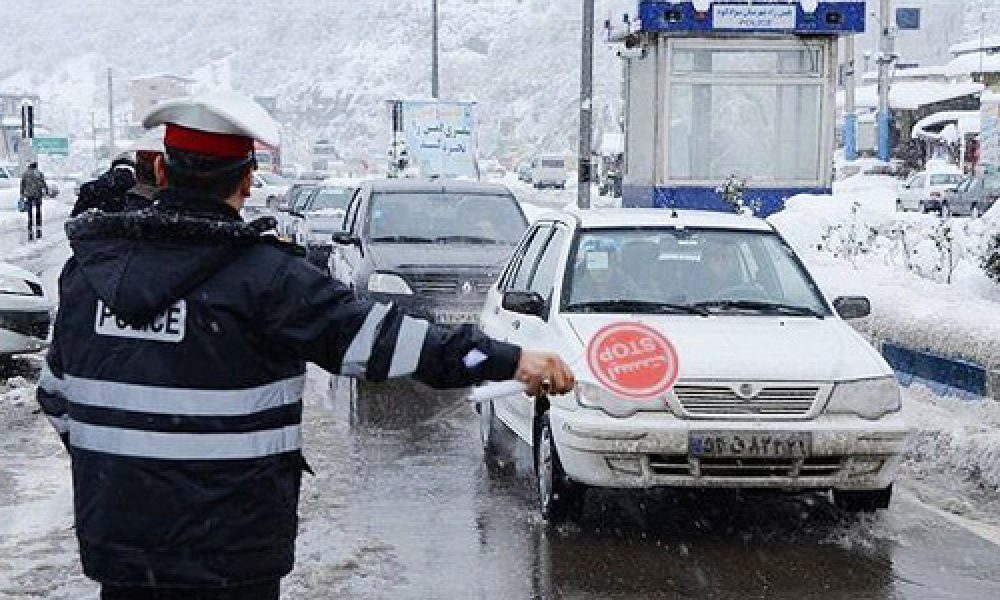 برف و کولاک چند محور شهرستان مهدیشهر را مسدود کرد