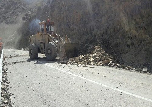 مرمت جاده پرور پس از ۳ روز تلاش بی‌وقفه